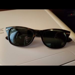 **LIKE NEW** New Wayfarer sunglasses